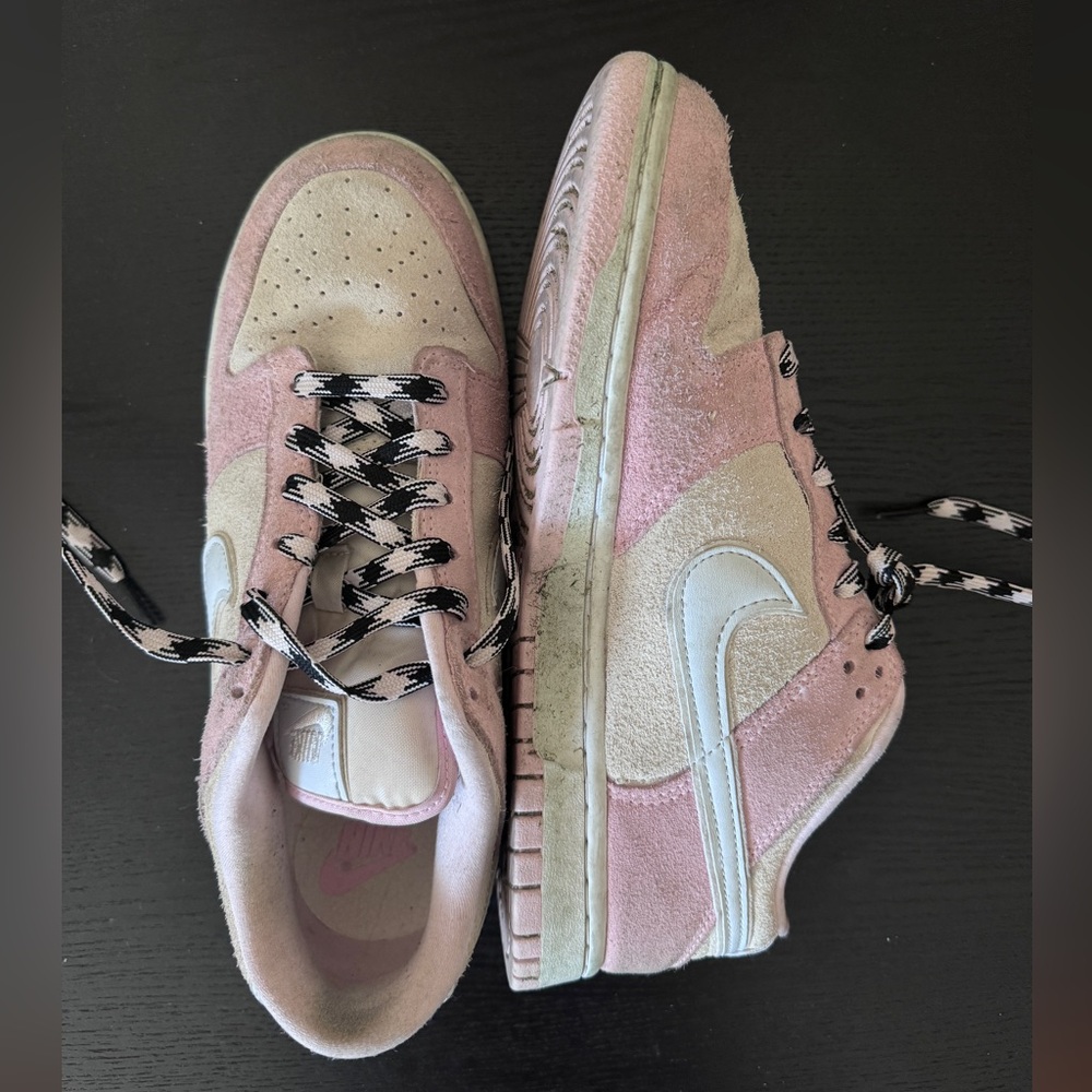 Cute Nike dunks! Great condition. - Picture 2 of 5